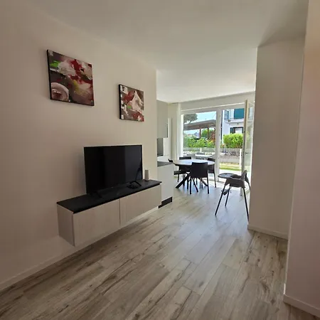 Home23jesolo! Beach, Parking And Bikes Included *